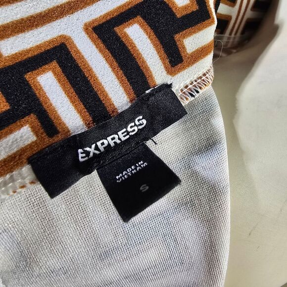 Express Black and White Geometric Sleeveless Blouse R3 - Picture 4 of 4